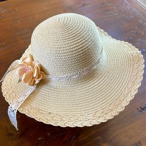 Bienvenu fancy hat/tea hat for girls